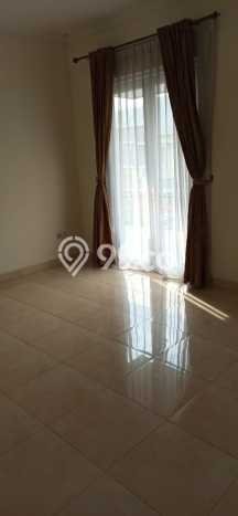 Rumah Asri rindang The green Blossom Ville BSD Rumah Asri rindang The green Blossom Ville BSD