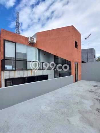 Bisa KPR! Rumah Strategis area Lebak Bulus, Luas 180m² Bangunan 225m² Bisa KPR! Rumah Strategis area Lebak Bulus, Luas 180m² Bangunan 225m²
