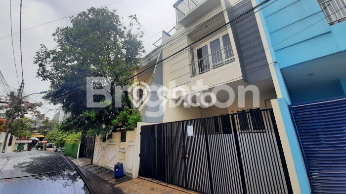 Rumah Minimalis 5 KT di Tomang Jakarta Barat Rumah Minimalis 5 KT di Tomang Jakarta Barat