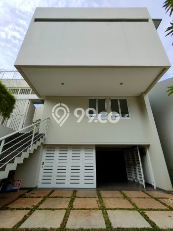 Rumah Modern Dikontrakkan di Kebayoran Baru Jakarta Selatan Area Sangat Strategis Rumah Modern Dikontrakkan di Kebayoran Baru Jakarta Selatan Area Sangat Strategis