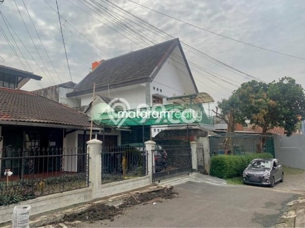 Disewakan! Rumah 5 Kamar Tidur &
2 Kamar Mandi di Pasteur, Bandung Disewakan! Rumah 5 Kamar Tidur &
2 Kamar Mandi di Pasteur, Bandung