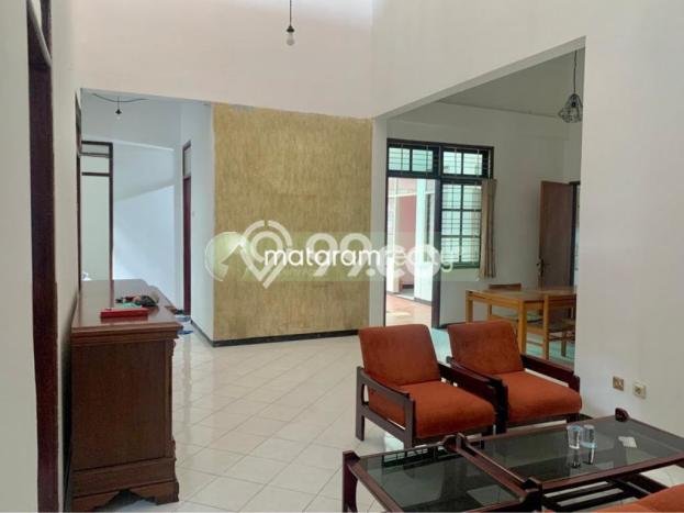 Disewakan! Rumah 5 Kamar Tidur &
2 Kamar Mandi di Pasteur, Bandung Disewakan! Rumah 5 Kamar Tidur &
2 Kamar Mandi di Pasteur, Bandung