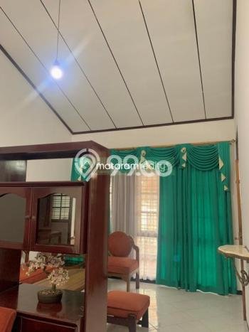 Disewakan! Rumah 5 Kamar Tidur &
2 Kamar Mandi di Pasteur, Bandung Disewakan! Rumah 5 Kamar Tidur &
2 Kamar Mandi di Pasteur, Bandung