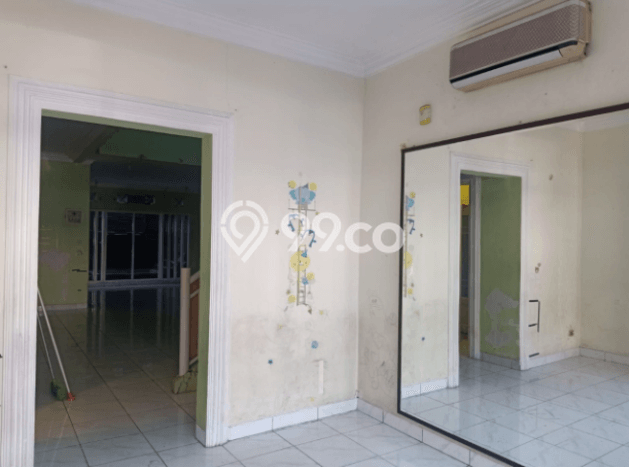 PENAWARAN EKSKLUSIF! Rumah di Taman Surya, 4 KT, Lingkungan Elite, Luas 250m² Bangunan 490m² PENAWARAN EKSKLUSIF! Rumah di Taman Surya, 4 KT, Lingkungan Elite, Luas 250m² Bangunan 490m²