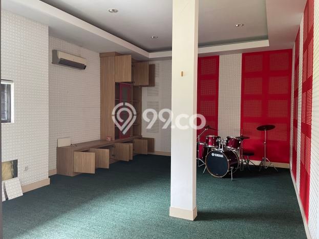 Rumah Mewah LB 350m2 Siap Pakai Desain Elegan di BSD City, Tangerang Rumah Mewah LB 350m2 Siap Pakai Desain Elegan di BSD City, Tangerang