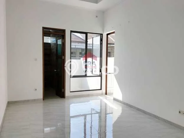 Ready to Use! Premium House LT 125m2 Desain Elegan di Mekar Wangi Ready to Use! Premium House LT 125m2 Desain Elegan di Mekar Wangi