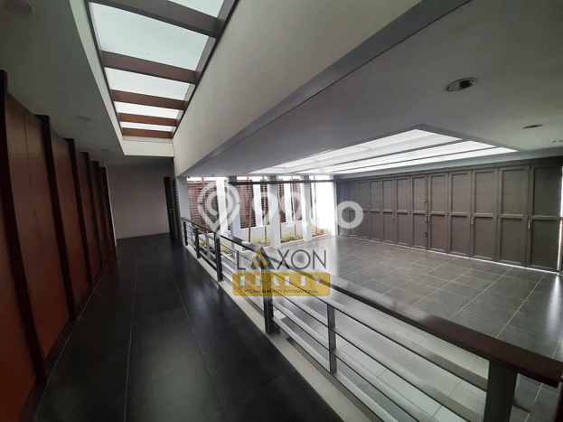 Hunian Elit LB 1400m2 Siap Huni Desain Elegan di Setiabudi, Bandung Hunian Elit LB 1400m2 Siap Huni Desain Elegan di Setiabudi, Bandung