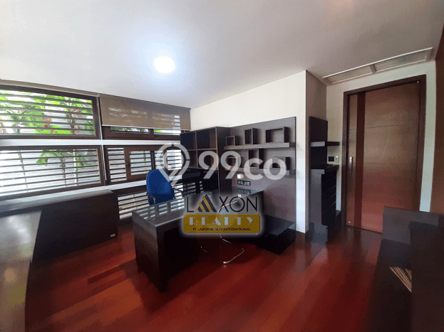 Hunian Elit LB 1400m2 Siap Huni Desain Elegan di Setiabudi, Bandung Hunian Elit LB 1400m2 Siap Huni Desain Elegan di Setiabudi, Bandung