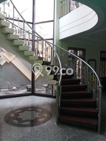 Dijual Rumah Mewah Elegan Dengan View Eksklusif di Manyar, Surabaya Dijual Rumah Mewah Elegan Dengan View Eksklusif di Manyar, Surabaya
