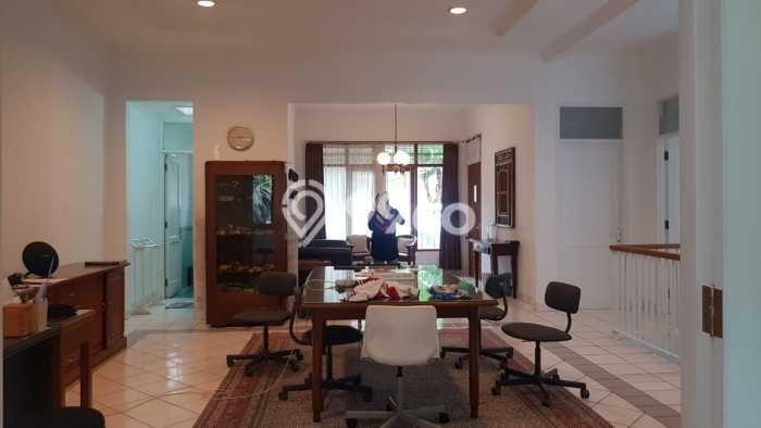 Rumah area Ciumbuleuit, Bandung, Luas 430m² LB 450m² Rumah area Ciumbuleuit, Bandung, Luas 430m² LB 450m²