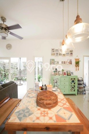 Rumah Modern Minimalis 6 Kamar Bisa Langsung Pindah di Ciputat Rumah Modern Minimalis 6 Kamar Bisa Langsung Pindah di Ciputat