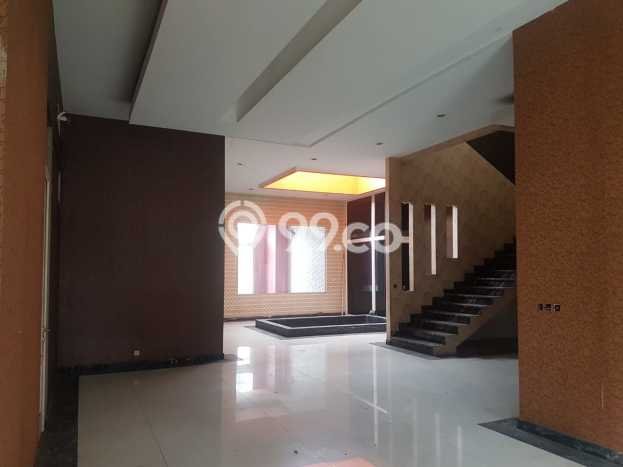 LOKASI PREMIUM! Rumah Berkembang area Puri Indah, Luas 540m² Bangunan 720m² LOKASI PREMIUM! Rumah Berkembang area Puri Indah, Luas 540m² Bangunan 720m²