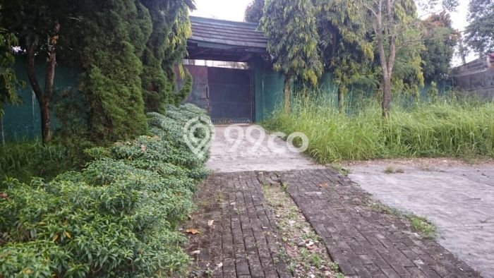 Lahan Strategis di Bojong Sari Dijual dengan Luas 2420m2 Lahan Strategis di Bojong Sari Dijual dengan Luas 2420m2