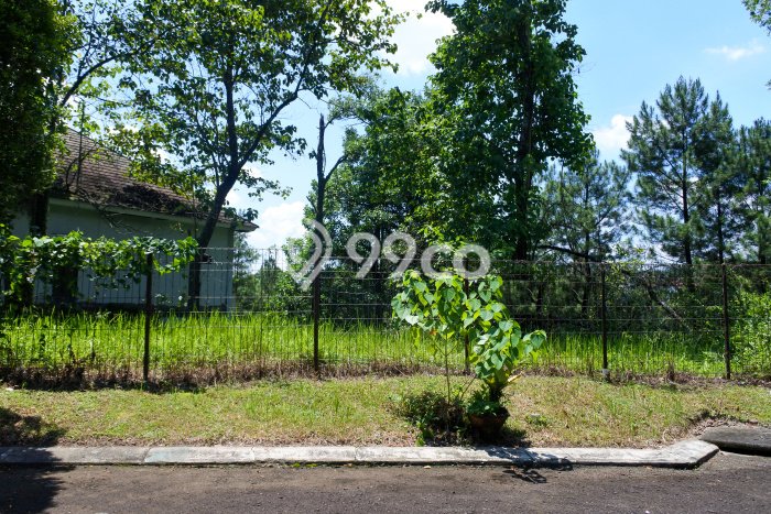 Jual Tanah di , Luas 653m2m², Kawasan Asri Jual Tanah di , Luas 653m2m², Kawasan Asri