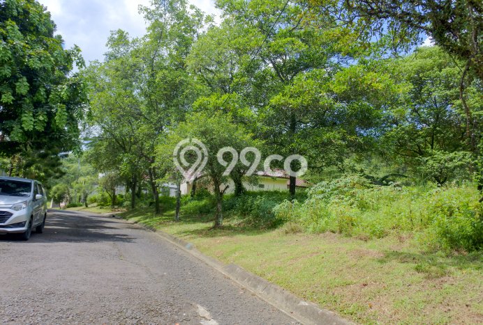 Tanah Strategis Kawasan , Luas 708m2m², Ideal untuk Investasi Tanah Strategis Kawasan , Luas 708m2m², Ideal untuk Investasi