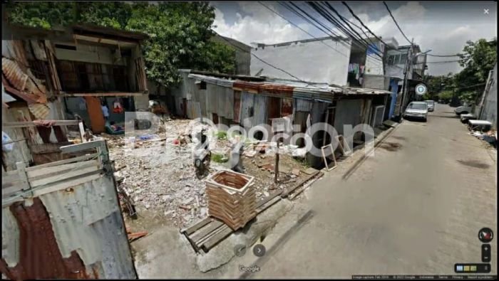 Tanah Dijual Lokasi Strategis di Jakarta Barat dengan Luas 92m2 Tanah Dijual Lokasi Strategis di Jakarta Barat dengan Luas 92m2