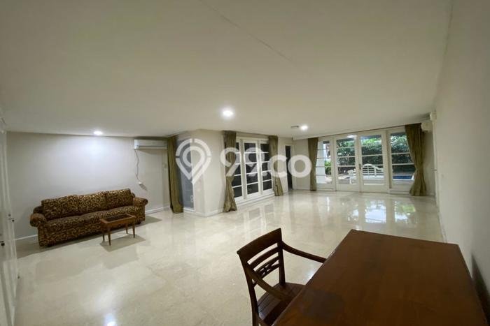 Rumah Bagus Disewakan di Simprug, Jakarta Selatan LT 600m2, LB 700m2 Rumah Bagus Disewakan di Simprug, Jakarta Selatan LT 600m2, LB 700m2