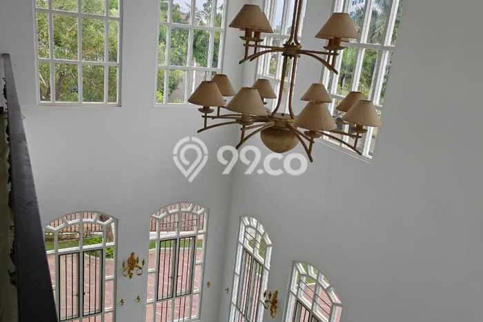 Sewa Rumah Nyaman LT 525m2 / LB 900m2 di Pantai Mutiara, Jakarta Utara Sewa Rumah Nyaman LT 525m2 / LB 900m2 di Pantai Mutiara, Jakarta Utara