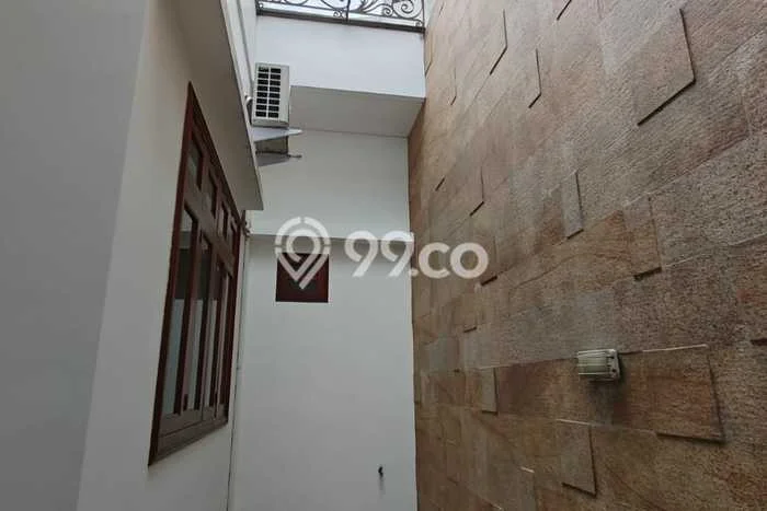 Sewa Rumah Nyaman LT 525m2 / LB 900m2 di Pantai Mutiara, Jakarta Utara Sewa Rumah Nyaman LT 525m2 / LB 900m2 di Pantai Mutiara, Jakarta Utara