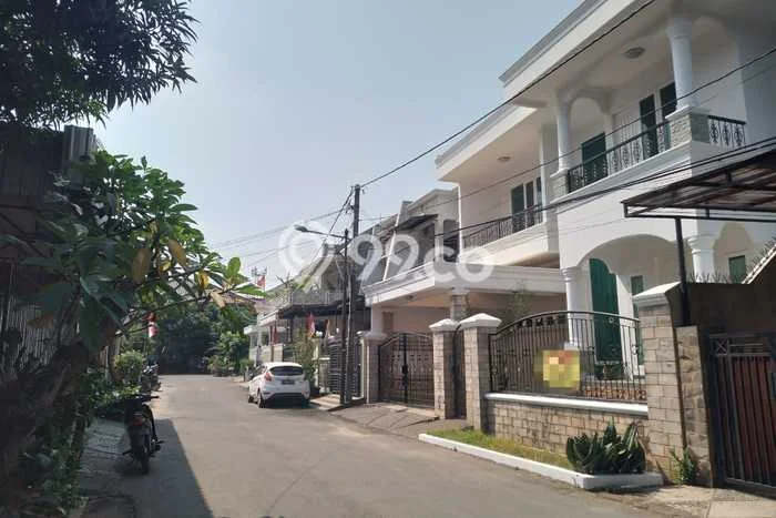 Rumah Luxury Modern Tanpa Renovasi di Pondok Kelapa Jakarta Timur Rumah Luxury Modern Tanpa Renovasi di Pondok Kelapa Jakarta Timur