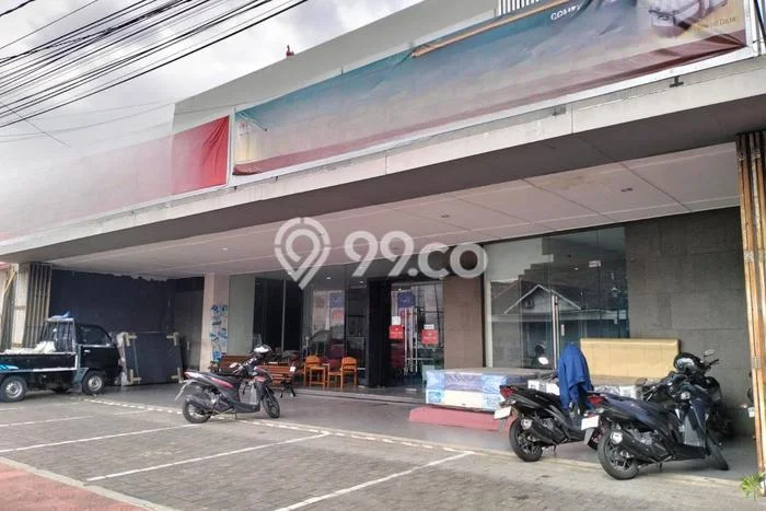 Unit Ruko disewakan di Gondokusuman Yogyakarta dengan LT 980m2 / LB 1800m2 Unit Ruko disewakan di Gondokusuman Yogyakarta dengan LT 980m2 / LB 1800m2