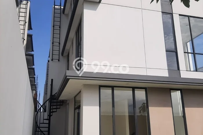 Ready to Use! Premium House LT 198m2 Desain Elegan di Jakarta Garden City Ready to Use! Premium House LT 198m2 Desain Elegan di Jakarta Garden City