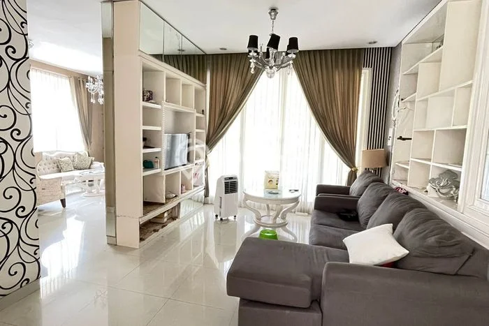Ready to Use! Premium House LT 256m2 Desain Elegan di Ketintang Ready to Use! Premium House LT 256m2 Desain Elegan di Ketintang