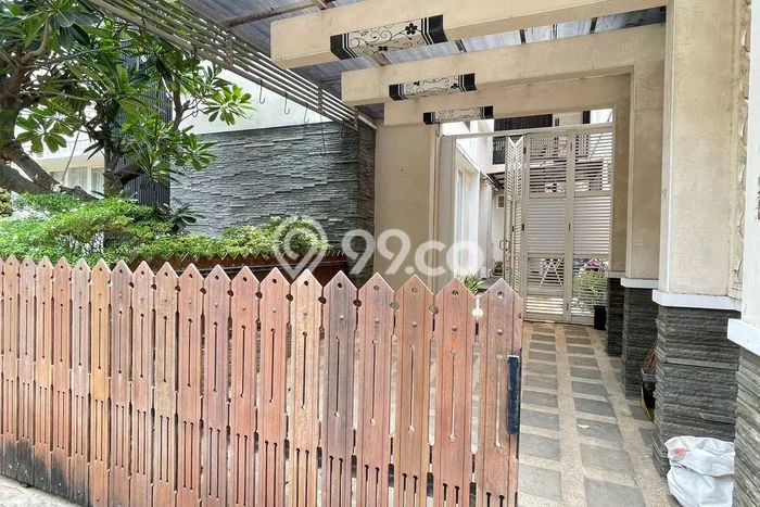 Ready to Use! Premium House LT 256m2 Desain Elegan di Ketintang Ready to Use! Premium House LT 256m2 Desain Elegan di Ketintang