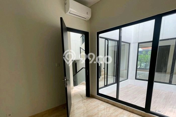 PROPERTI UNGGULAN! Rumah di Gading Serpong, 4 KT, Lingkungan Premium, Luas 153m² LB 180m² PROPERTI UNGGULAN! Rumah di Gading Serpong, 4 KT, Lingkungan Premium, Luas 153m² LB 180m²