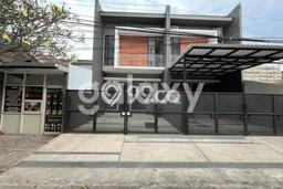 Rumah Strategis Modern Lb 140m2 di Mulyorejo, Surabaya Rumah Strategis Modern Lb 140m2 di Mulyorejo, Surabaya