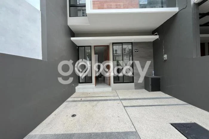 Rumah Strategis Modern Lb 140m2 di Mulyorejo, Surabaya Rumah Strategis Modern Lb 140m2 di Mulyorejo, Surabaya
