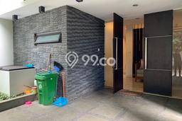 LOKASI STRATEGIS! Rumah di Kebayoran Baru, Akses ke Tol, 3 KM, Luas 220m² Bangunan 145m² LOKASI STRATEGIS! Rumah di Kebayoran Baru, Akses ke Tol, 3 KM, Luas 220m² Bangunan 145m²