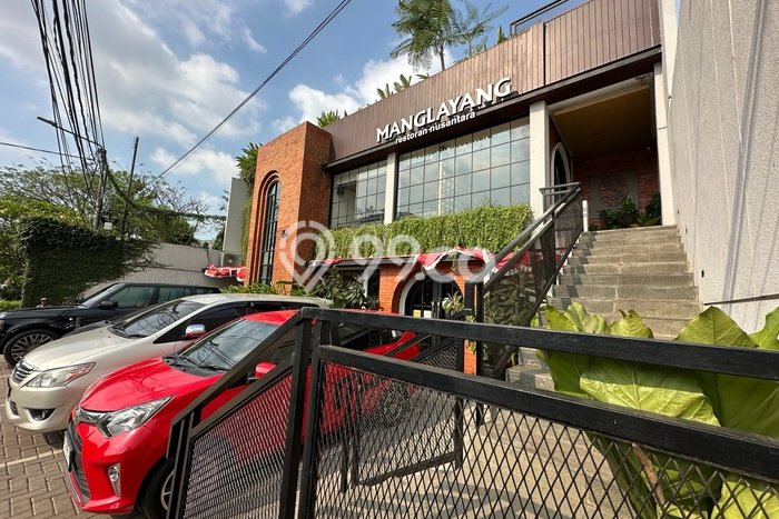 Unit Komersial Dijual di Jakarta Selatan LT 680m2 & LB 1000m2 Unit Komersial Dijual di Jakarta Selatan LT 680m2 & LB 1000m2