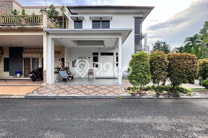Rumah Elit LB 250m2 Siap Pakai Desain Elegan di Jatiwarna, Bekasi Rumah Elit LB 250m2 Siap Pakai Desain Elegan di Jatiwarna, Bekasi