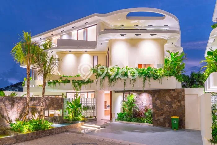 Ready to Use! Luxury House LT 315m2 Desain Modern di Seminyak Ready to Use! Luxury House LT 315m2 Desain Modern di Seminyak