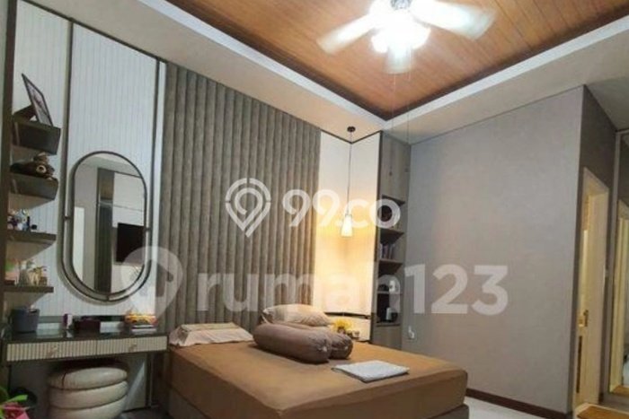 Rumah Eksklusif Dijual LT 220m2 di Rungkut, Surabaya Rumah Eksklusif Dijual LT 220m2 di Rungkut, Surabaya