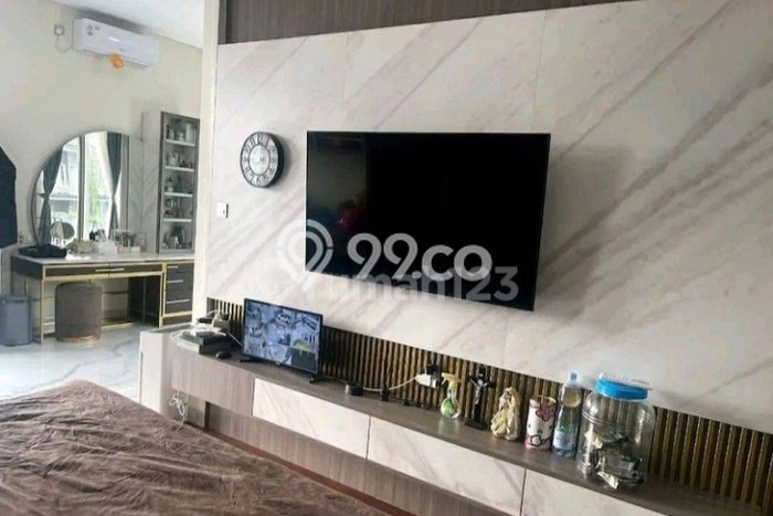 Hot Offer Hunian Mewah Ideal dan Luas di Rungkut, Surabaya Hot Offer Hunian Mewah Ideal dan Luas di Rungkut, Surabaya