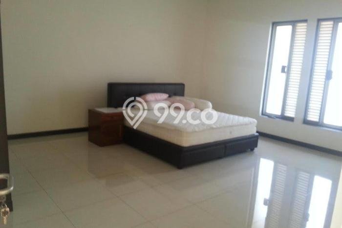 Jual Rumah Luas Megah Dengan View Eksklusif di Galaxy, Surabaya Jual Rumah Luas Megah Dengan View Eksklusif di Galaxy, Surabaya