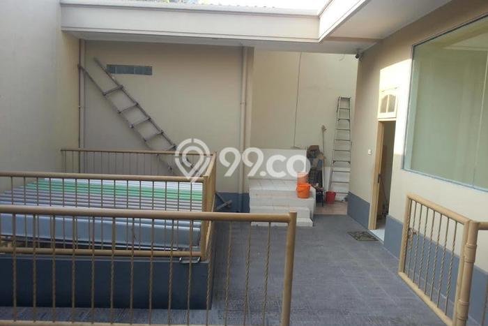Jual Rumah Luas Megah Dengan View Eksklusif di Galaxy, Surabaya Jual Rumah Luas Megah Dengan View Eksklusif di Galaxy, Surabaya