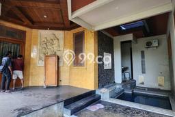 Rumah Elit Modern Tanpa Renovasi di Dharma Husada Surabaya Rumah Elit Modern Tanpa Renovasi di Dharma Husada Surabaya