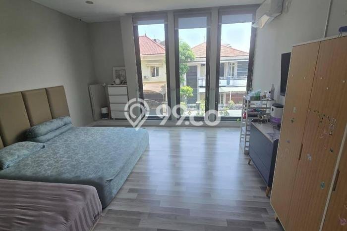 Rumah Elit Modern Siap Huni di Galaxy Surabaya Rumah Elit Modern Siap Huni di Galaxy Surabaya