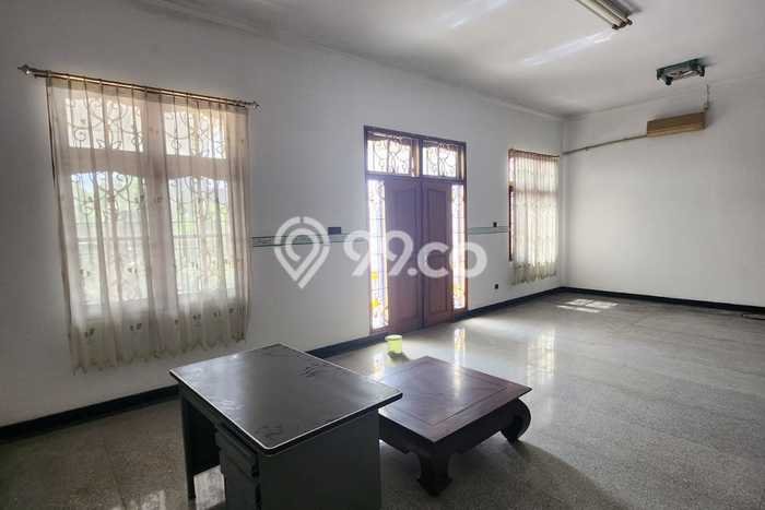 Jual Rumah Mewah Elegan Dengan View Cantik di Galaxy, Surabaya Jual Rumah Mewah Elegan Dengan View Cantik di Galaxy, Surabaya