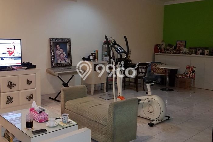 Hunian Mewah Siap Huni LT 180m2 di Ciputat, Tangerang Selatan Hunian Mewah Siap Huni LT 180m2 di Ciputat, Tangerang Selatan