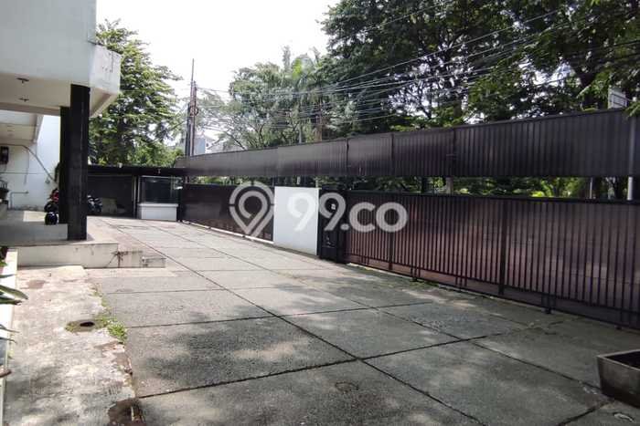 Rumah Bagus Disewakan di Senayan, Jakarta Selatan LT 750m2, LB 650m2 Rumah Bagus Disewakan di Senayan, Jakarta Selatan LT 750m2, LB 650m2