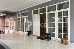 HUNIAN PILIHAN! Rumah di Kebayoran Baru, 3 KT, Area Strategis, LT 302m² LB 225m² HUNIAN PILIHAN! Rumah di Kebayoran Baru, 3 KT, Area Strategis, LT 302m² LB 225m²