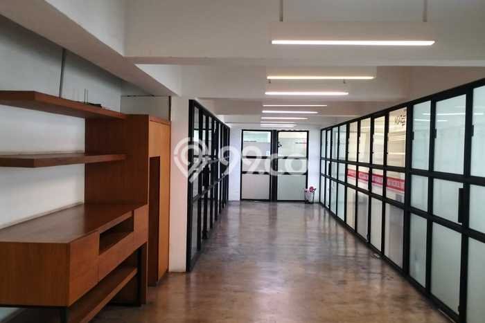 Disewakan Kantor di Kawasan Ramai Gading Serpong Luas 135m2 Disewakan Kantor di Kawasan Ramai Gading Serpong Luas 135m2