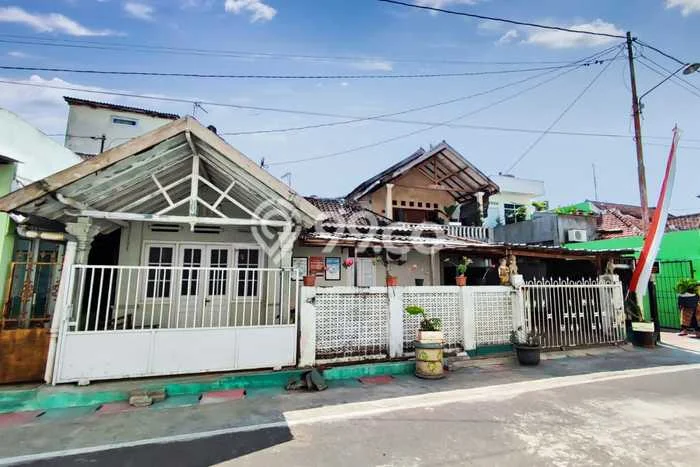 Rumah Modern 4 Kamar LT 259m2 di Keprabon Rumah Modern 4 Kamar LT 259m2 di Keprabon