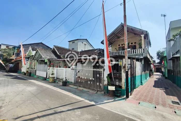 Rumah Modern 4 Kamar LT 259m2 di Keprabon Rumah Modern 4 Kamar LT 259m2 di Keprabon