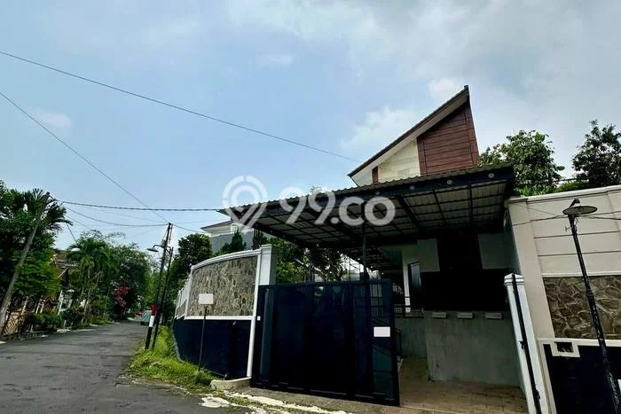 Hunian Mewah LB 160m2 Siap Pakai Desain Elegan di Dieng, Malang Hunian Mewah LB 160m2 Siap Pakai Desain Elegan di Dieng, Malang