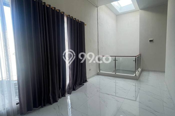 For Sale! Premium House LT 210m2 Desain Elegan di Araya For Sale! Premium House LT 210m2 Desain Elegan di Araya
